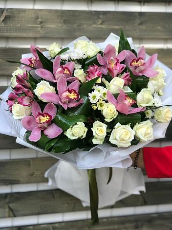Букет цветов из: Розы и Хризантемы в Кудымкаре