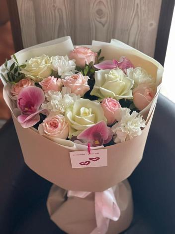 Букет цветов из: Орхидеи, Розы и Гвоздики в Кудымкаре