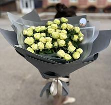 Букет Белые кустовые розы Солинеро в Кудымкаре
