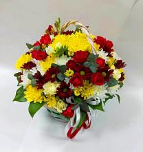 Цветочная композиция из Хризантемы и Розы в корзине в Кудымкаре